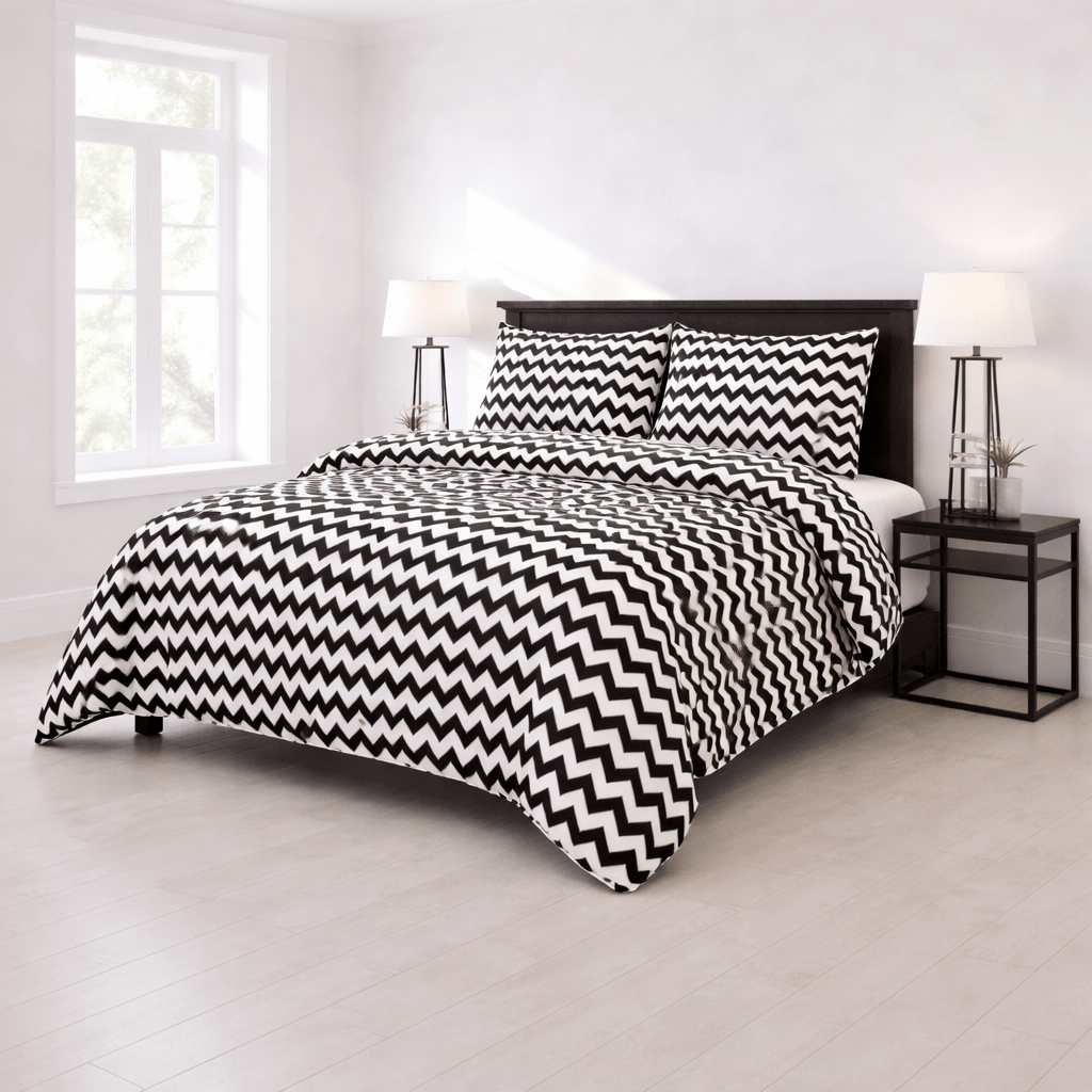 Classic Black & White Chevron - 4 Piece Bedsheet Set